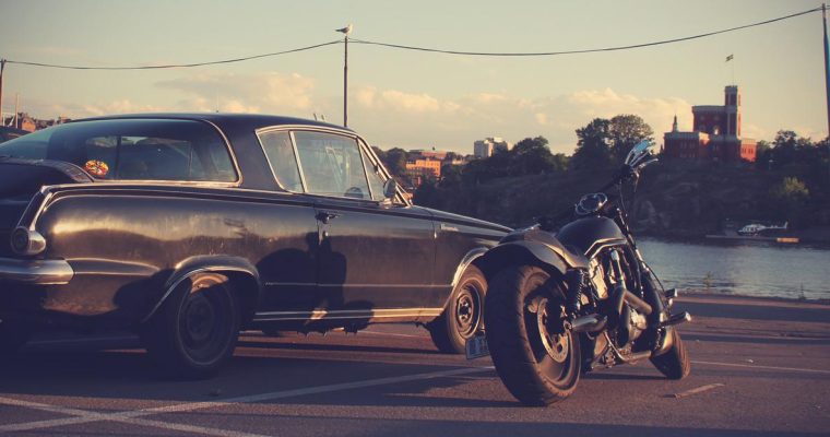 Gli italiani preferiscono le auto o le moto?